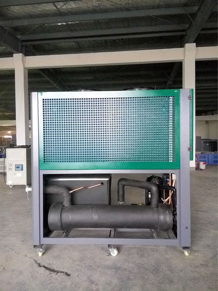 冷水機