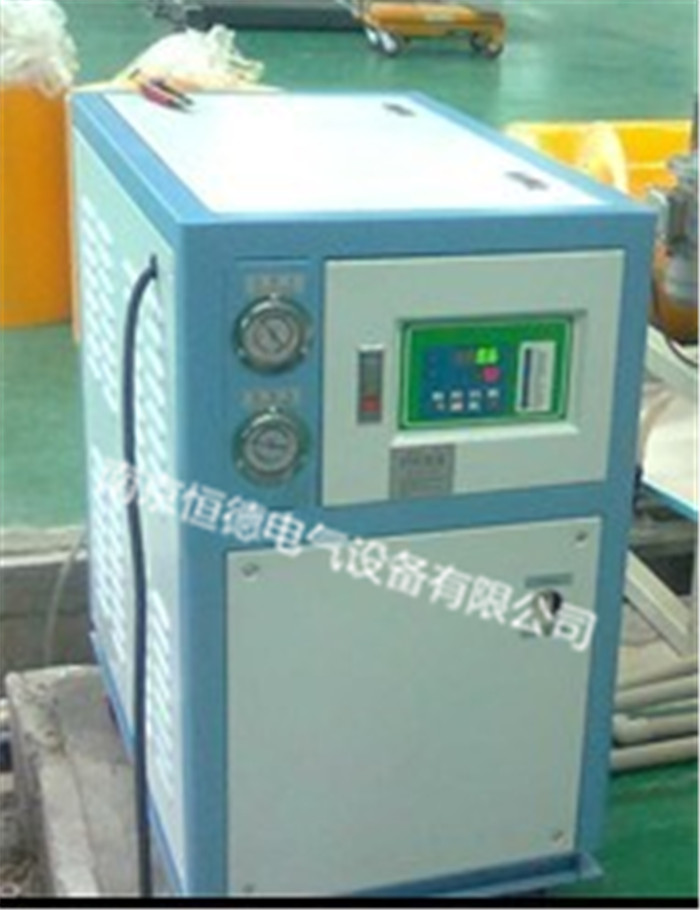 水冷螺桿式冷水機特點